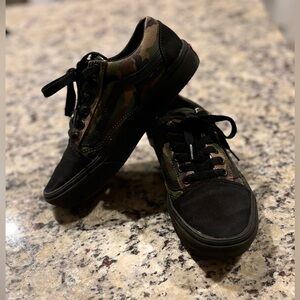 Vans Off The Wall Customs Army Green and Black Sneakers Mens Sz 5.5, Womens Sz 7